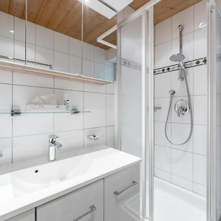 Apart Holiday Solden